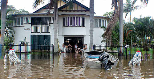 Jellicoe Street residents settle in for the duration as floodwaters rise steadily towards a peak on Wednesday. Jellicoe Street residents settle in for the duration as floodwaters rise steadily towards a peak on Wednesday.